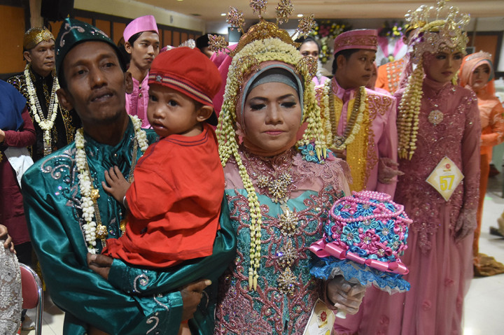 79 Pasangan Nikah Massal di Surabaya