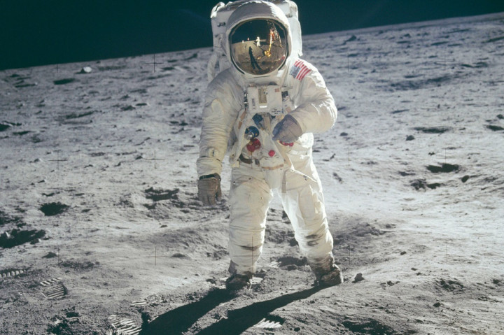 Trump Ingin NASA Fokus Kirimkan Astronaut ke Bulan