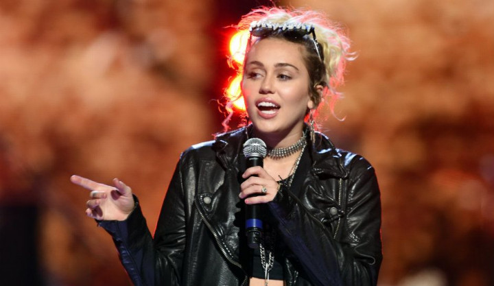 Miley Cyrus Berbagi Pengalaman Berhenti dari Ketergantungan Ganja