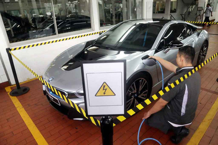 BMW Resmikan Diler Khusus Kendaraan Listrik di Jakarta