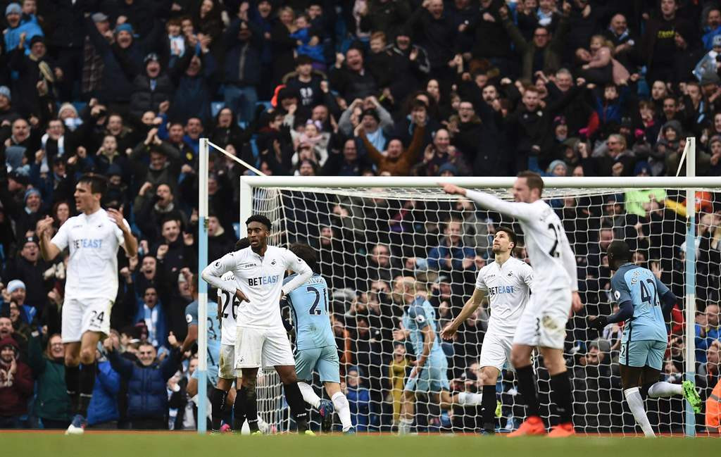 Suasana Swansea City vs Manchester City. (Foto: AFP/Oli Scarff)