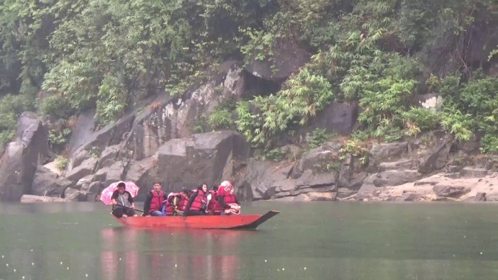 Jernihnya Sungai Umngot di Perbatasan India-Bangladesh