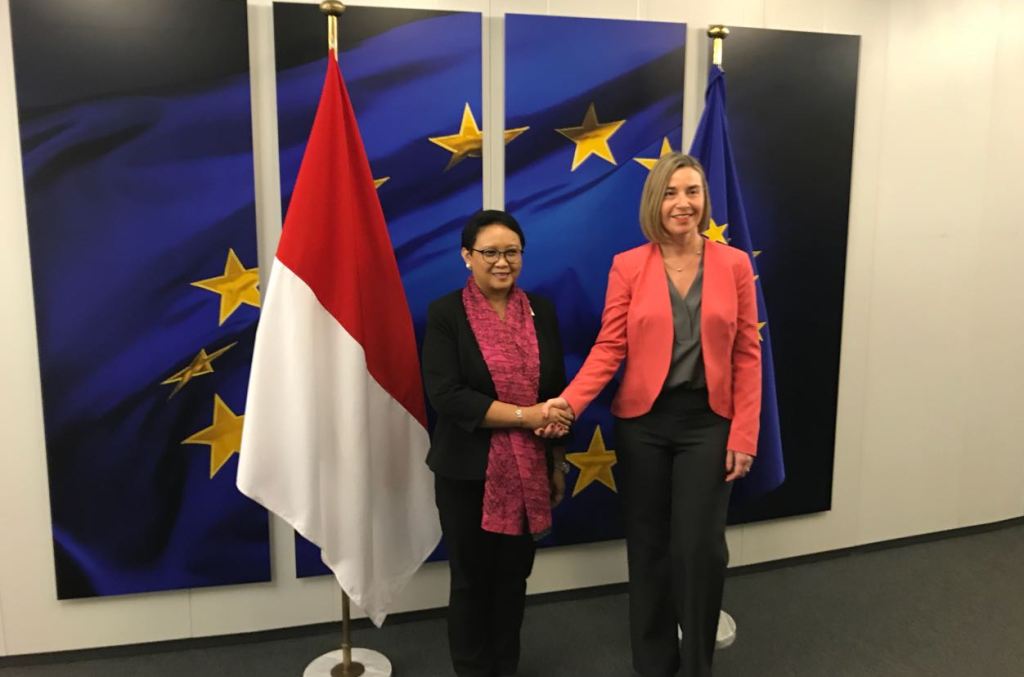Menlu RI Retno Marsudi melakukan pertemuan dengan Komisioner Uni Eropa untuk Urusan Luar Negeri Federica Mogherini (Foto: Dok.Kemenlu RI).
