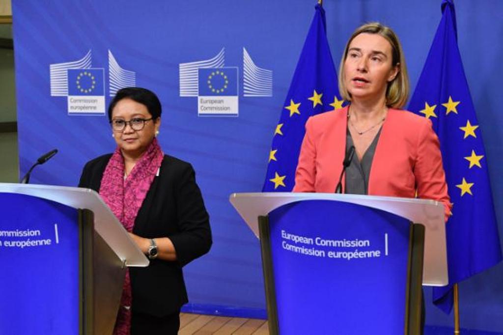 Menlu Retno Marsudi melakukan pertemuan dengan Komisioner Uni Eropa bidang Luar Negeri dan Keamanan Federica Mogherini (Foto: Uni Eropa).