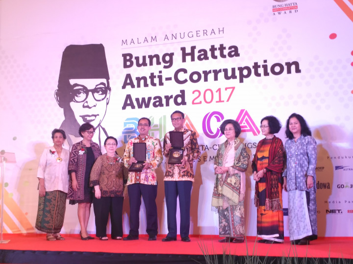Bupati Bantaeng & Dirjen Bea Cukai Raih Penghargaan Antikorupsi