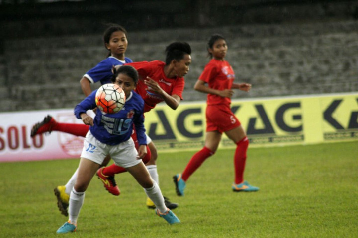 Putri Surakarta Dihadang Jakarta 69