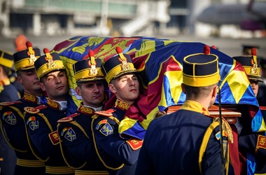 Warga Rumania Beri Penghormatan Terakhir ke Raja Michael
