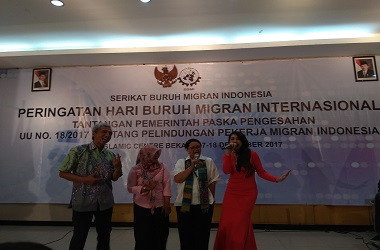 Di Hari Buruh Internasional, Menlu Retno Dangdutan Bersama TKI
