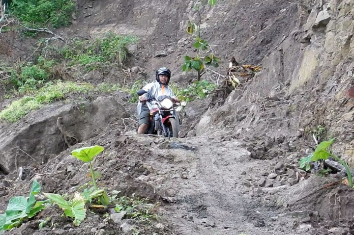 Aktivitas Warga Gunungkidul Masih Terhambat Akibat Longsor