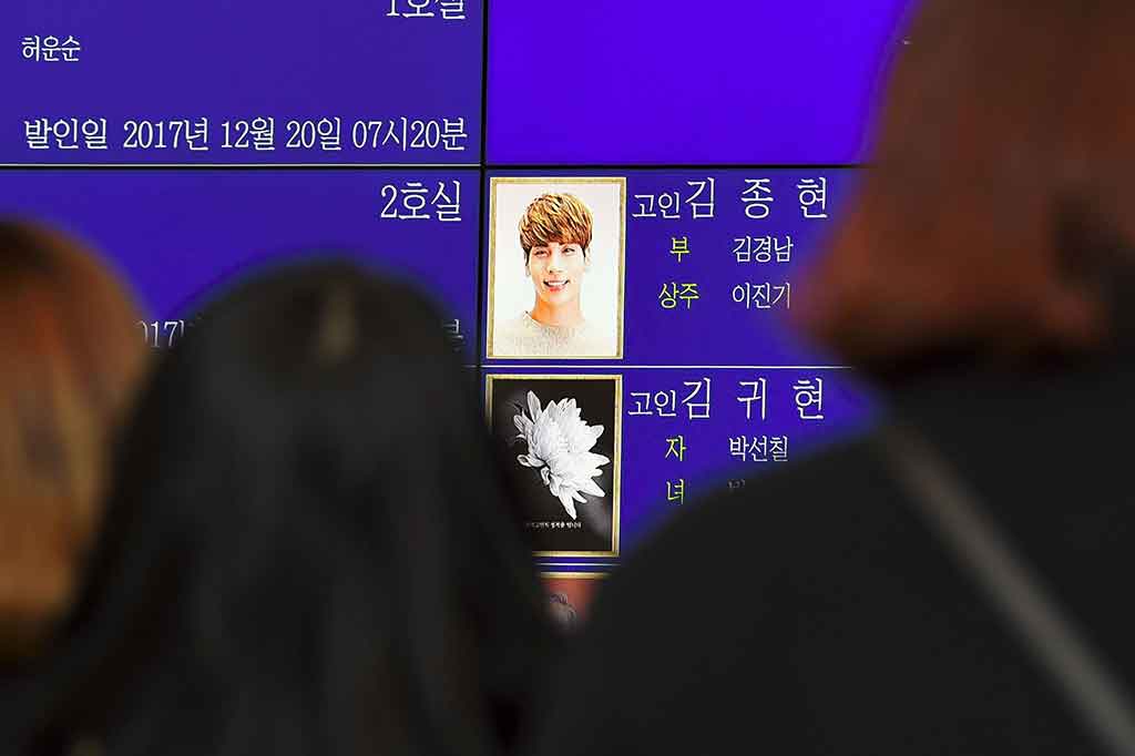 Penggemar Tangisi Kepergian Jonghyun