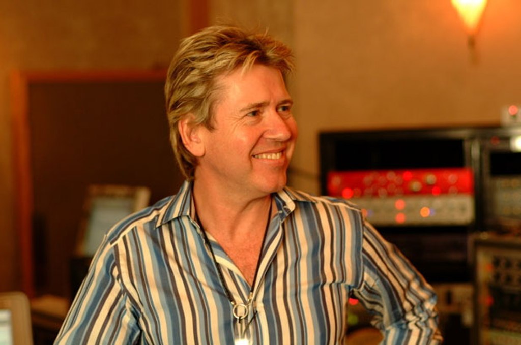 Steve Lillywhite, produser pemenang Grammy Awards memuji album Payung Teduh (Foto: Billboard)