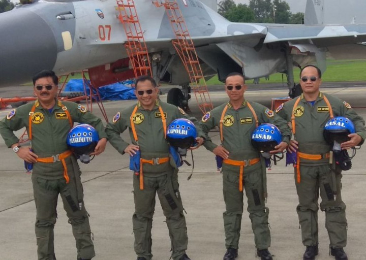 Panglima TNI Sematkan Brevet kepada Kapolri