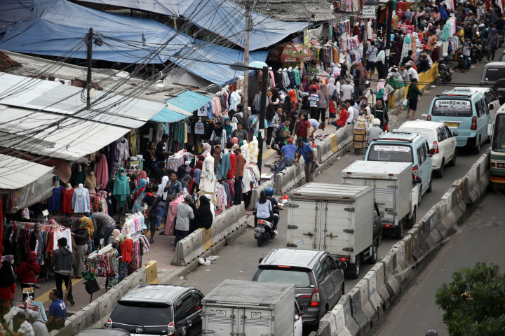 394 PKL Mangkal di Trotoar Tanah Abang