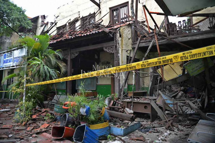 Bangunan SMP 32 Jakarta Roboh