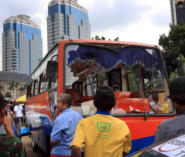 Metromini Tabrak Sejumlah Kendaraan, 2 Orang Tewas
