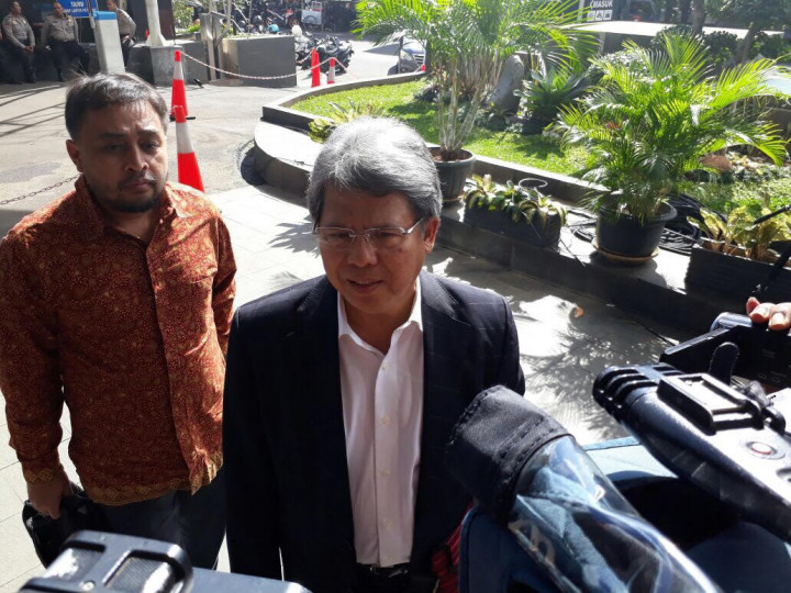 Pengacara Todung Penuhi Panggilan Penyidik