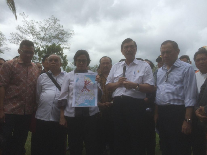 Luhut Prediksi Gunung Agung Meletus tak Sebesar 1963