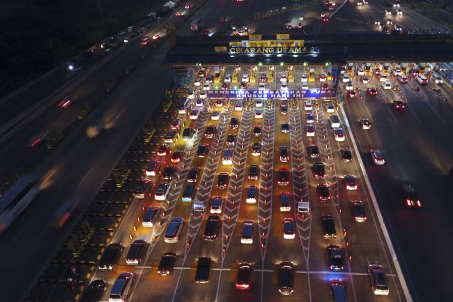 Contraflow Diberlakukan di Ruas Tol Cikampek