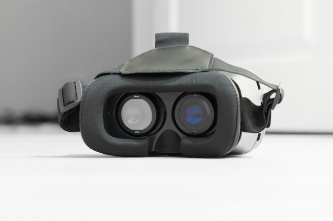 Pria di Rusia Tewas Saat Pakai Kacamata VR