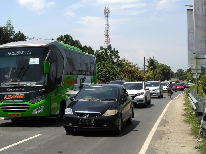 Arus Lalu Lintas di Pantura Kendal Mulai Padat