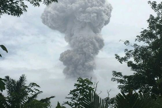 Gunung Agung Kembali Erupsi, Hujan Pasir Serbu Desa Mondet