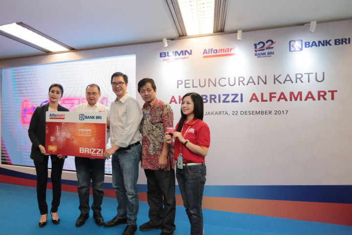 Gandeng Alfamart, BRI Luncurkan Kartu Brizzi Edisi Khusus