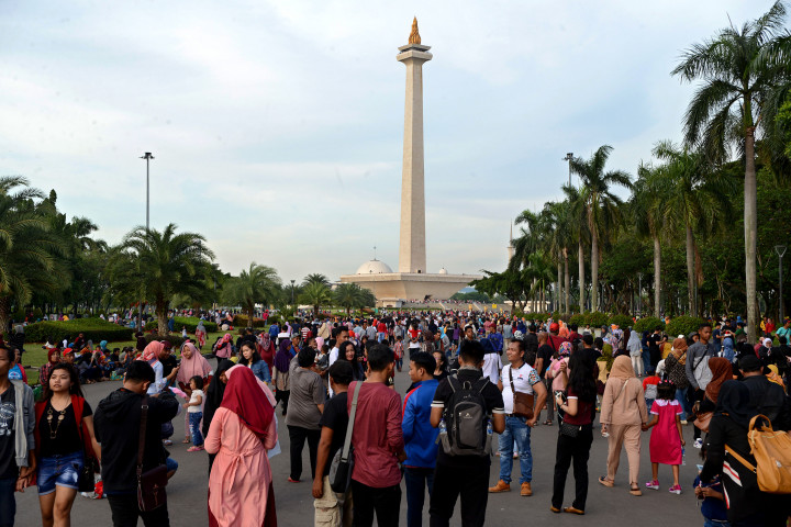 Hingga Siang, 15 Ribu Pengunjung Padati Monas
