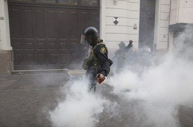 Demo Mengecam Pengampunan Fujimori Berujung Bentrok