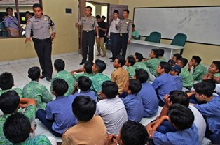 Strategi 'Aman' Jauhkan Remaja dari Pengaruh Buruk  Pergaulan