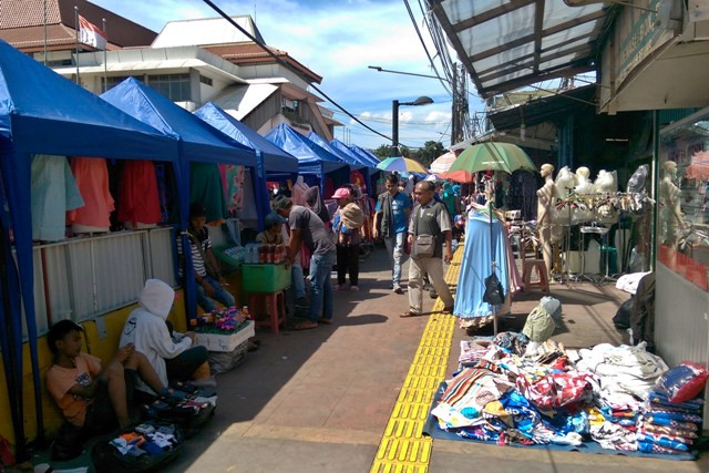 DKI Diminta Mewajibkan Gedung Perkantoran Sediakan Lapak PKL