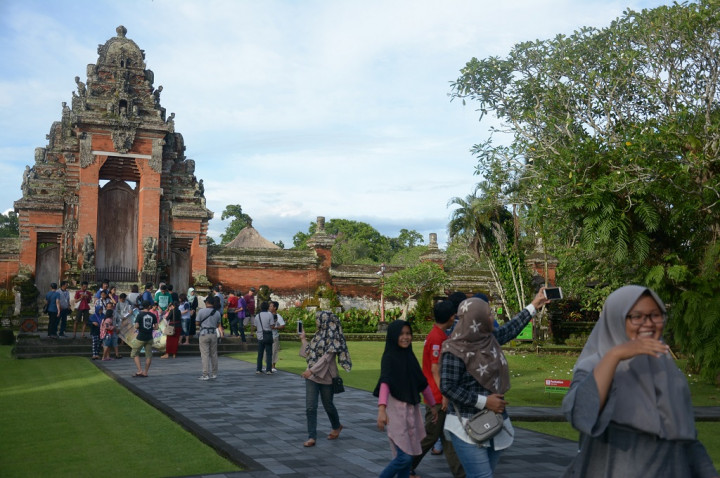 Abu Vulkanik Gunung Agung Berembus ke Timur