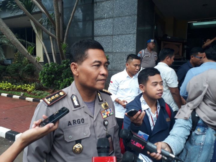 Polisi Olah TKP di Apartemen Pakubuwono Spring