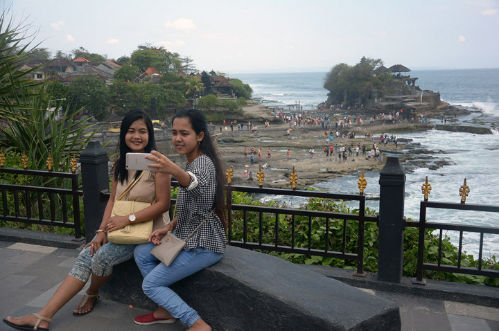 Tanah Lot dan Pura Besakih Siap Sambut Wisatawan