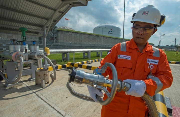 LMAN-Badak NGL Teken Perjanjian Pengoperasian Kilang LNG Badak