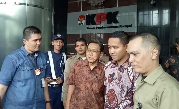 Mantan Wapres Boediono Irit Bicara Usai Diperiksa KPK