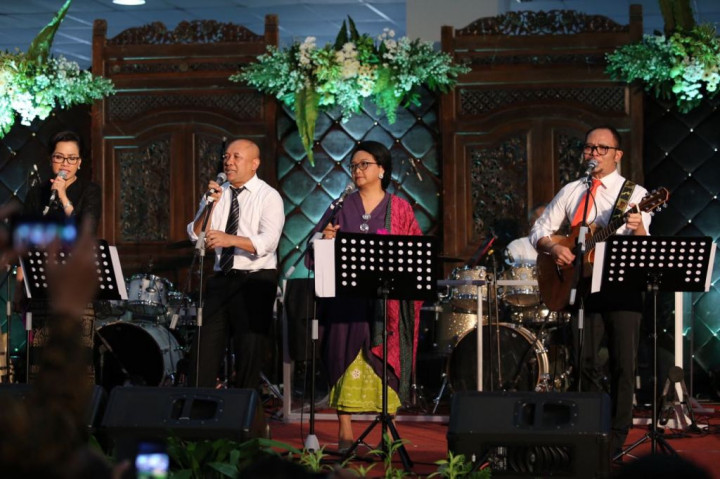 Menteri Jokowi 'Ngeband' di Resepsi Putri Mensesneg