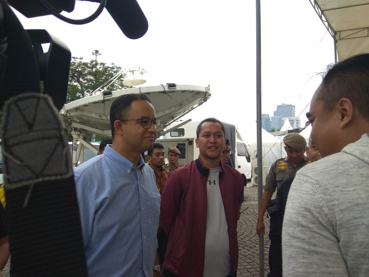 Anies Pantau Persiapan Panggung Tahun Baru di Monas