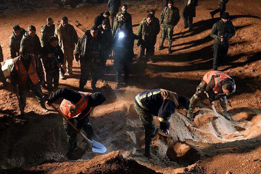 Dua Kuburan Massal Korban ISIS Ditemukan di Raqqa