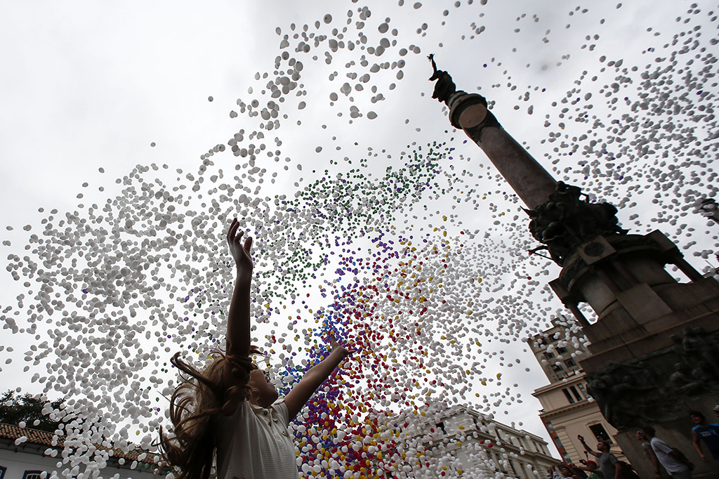 Jelang Tahun Baru, Langit San Paulo Dihiasi Balon
