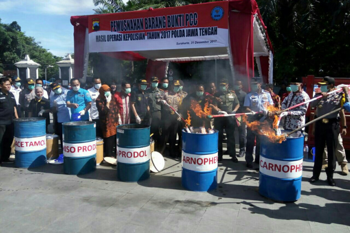 Jutaan Tablet dan Bahan Baku PCC di Solo Dimusnahkan