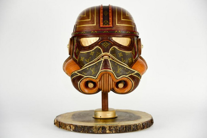 Seniman asal Indiana Buat Patung Star Wars dari Tas Louis Vuitton