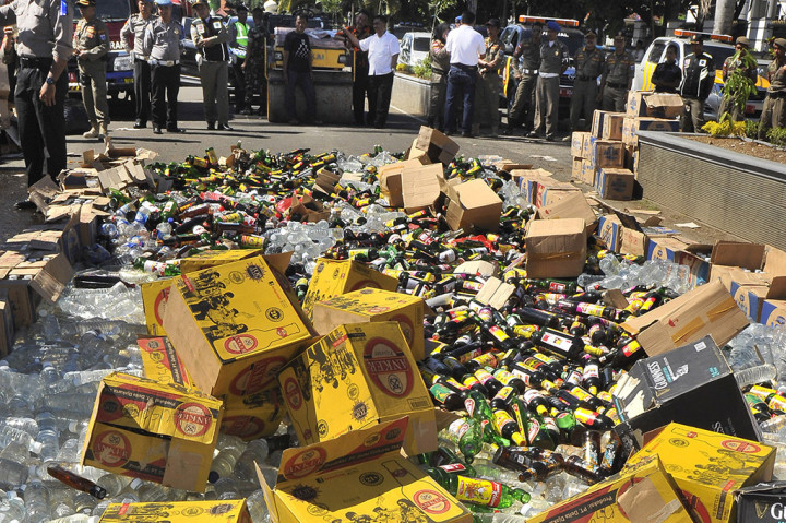 Polres Pandeglang Musnahkan 11 Ribu Botol Miras Ilegal