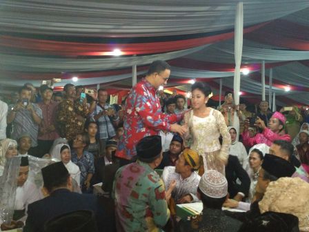 Rasa Senang Pemusik Ondel-Ondel Hibur Peserta Nikah Massal