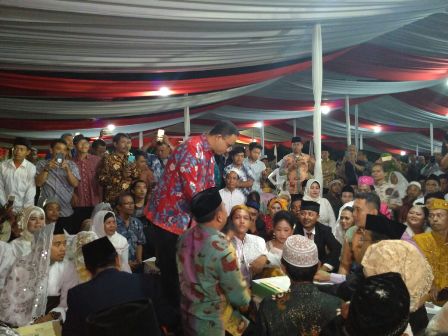 Anies Baswedan Sambut 437 Pasangan Baru