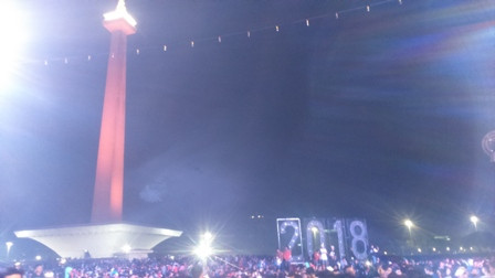 70 Ribu Pengunjung Memadati Monas pada Malam Pergantian Tahun