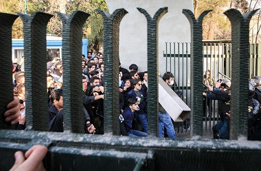 Polisi Iran Tangkap 200 Demonstran di Teheran
