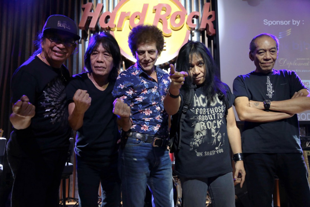 Grup musik legendaris God Bless akan merayakan usia 45 pada Mei 2018. (Foto: Antara/Teresia May) 