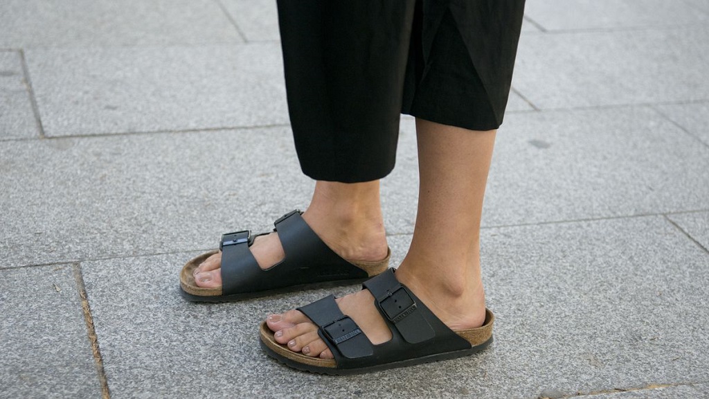 Birkenstock adalah merek sandal asal Jerman yang sudah dipopulerkan sejak abad ke 18.