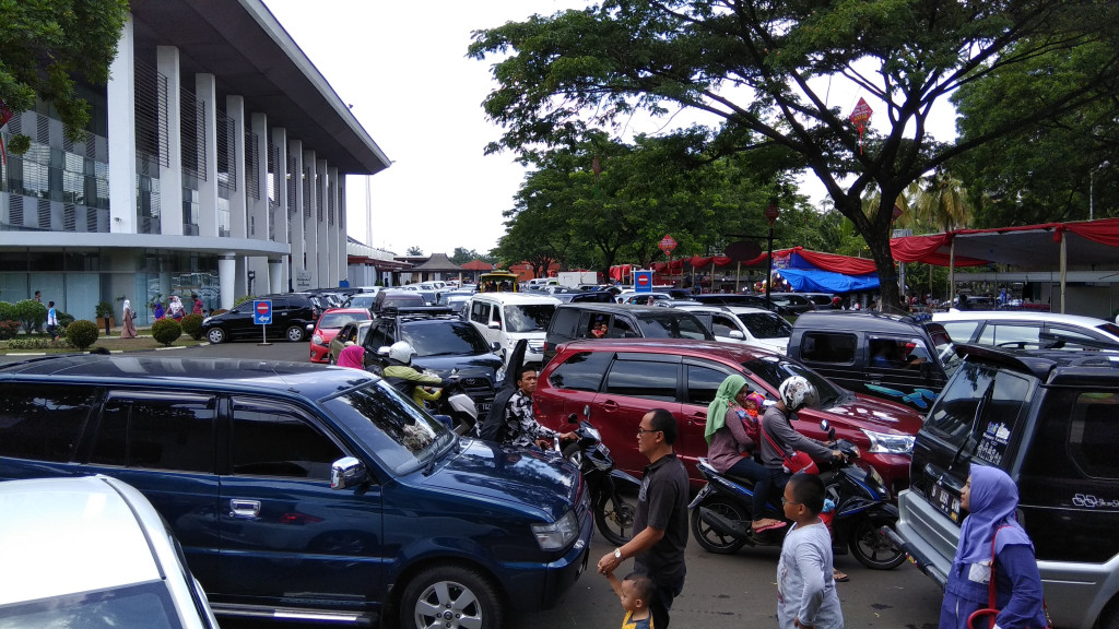 Ilustrasi--Kepadatan kendaraan di TMII--Medcom.id/Fachri Audhia Hafiez