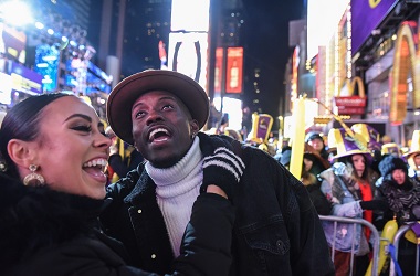 Warga New York Rayakan Tahun Baru di Tengah Suhu Ekstrem